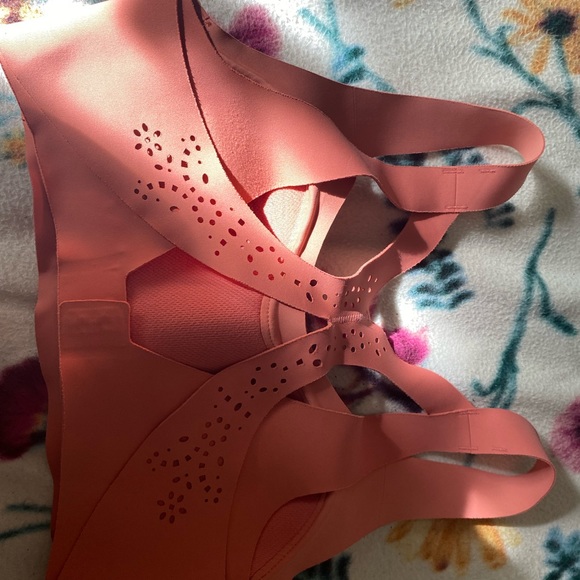 Gently used sports bra, Victoria secret - Picture 2 of 4